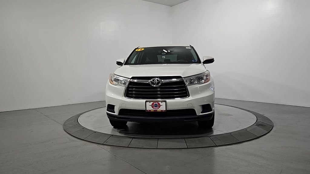 Used 2014 White Toyota LE image 9