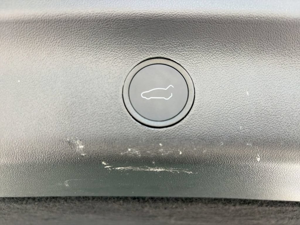 Used 2024  Tesla Long Range image 8