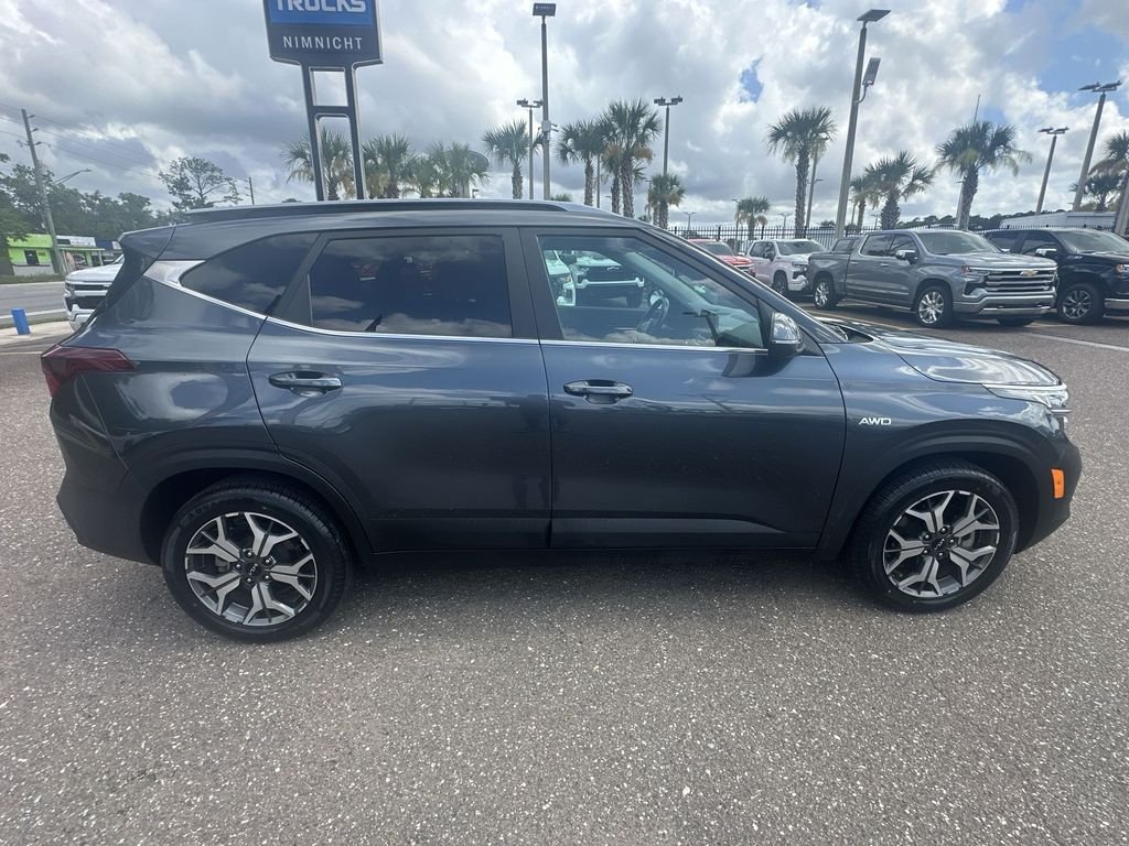 Used 2023  Kia EX image 17