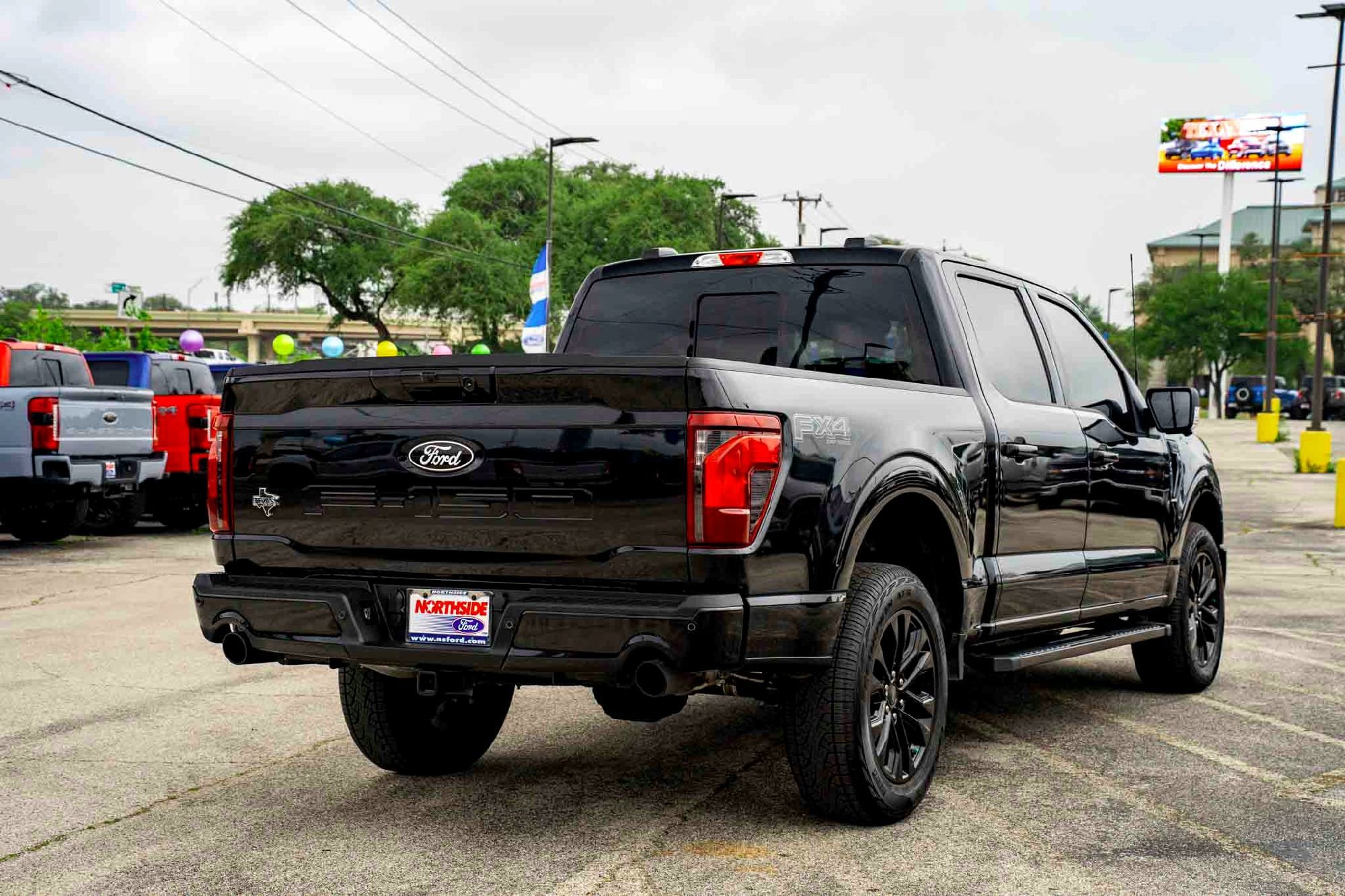New 2025 Agate Black Metallic Ford XLT image 4