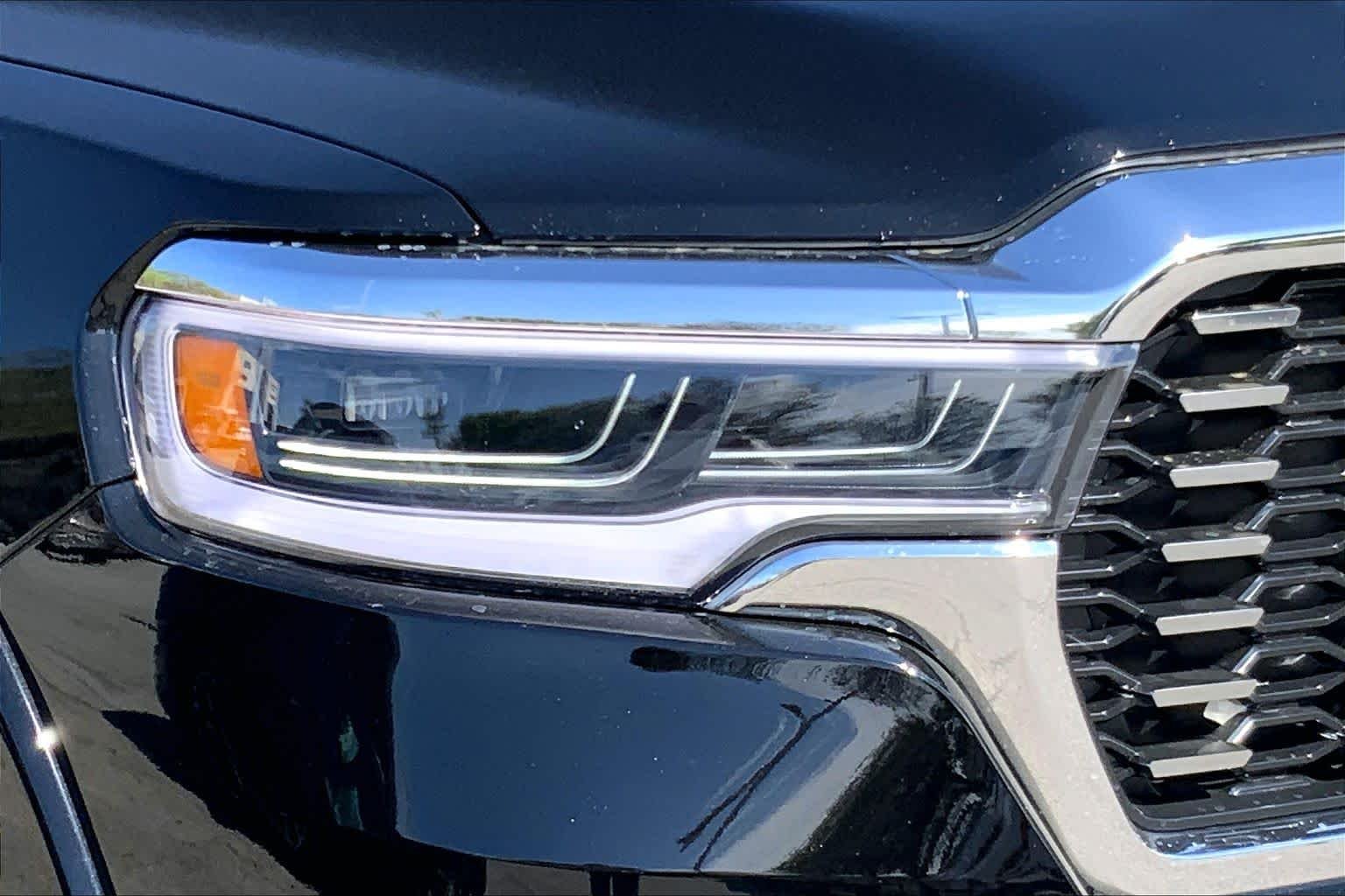 New 2026 Diamond Black Crystal Pearl-Coat Exterior Paint RAM Tungsten image 10