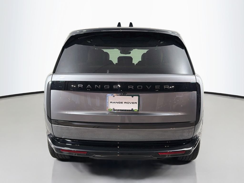 New 2026 Eiger Grey Land Rover SE image 6