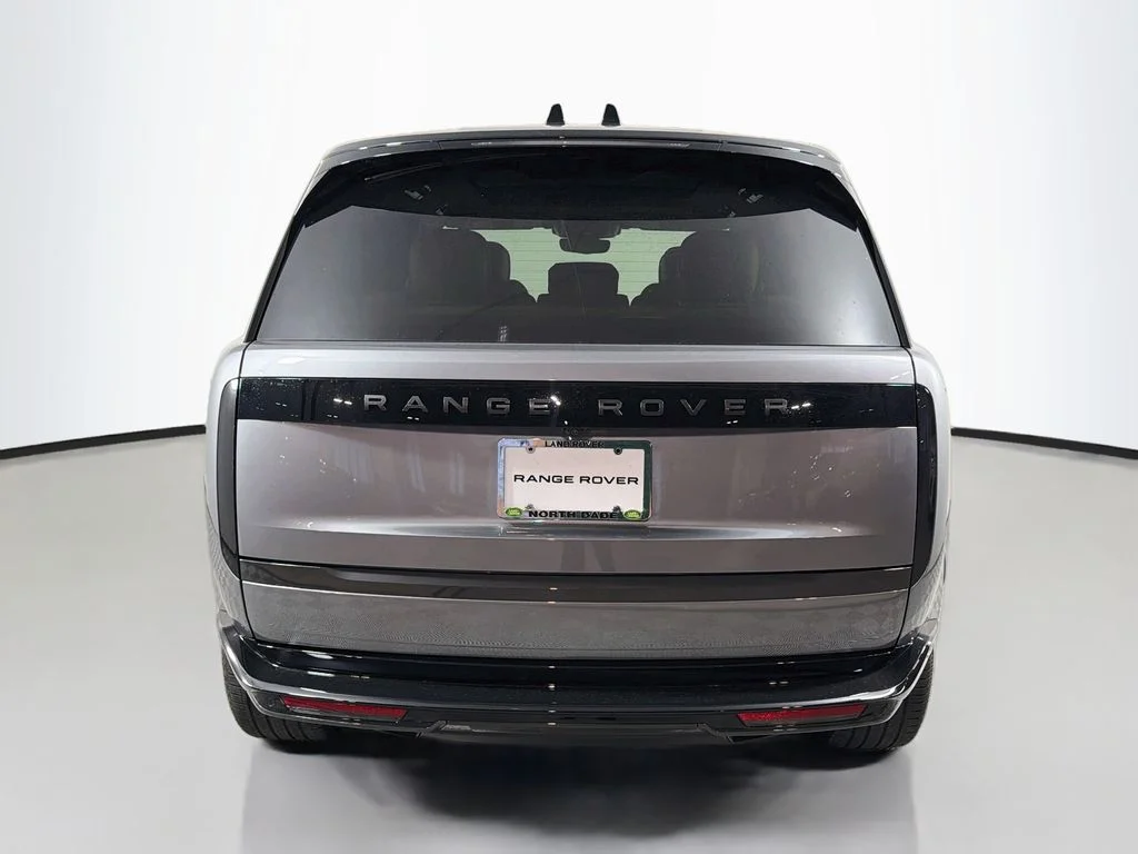 New 2026 Eiger Grey Land Rover SE image 6