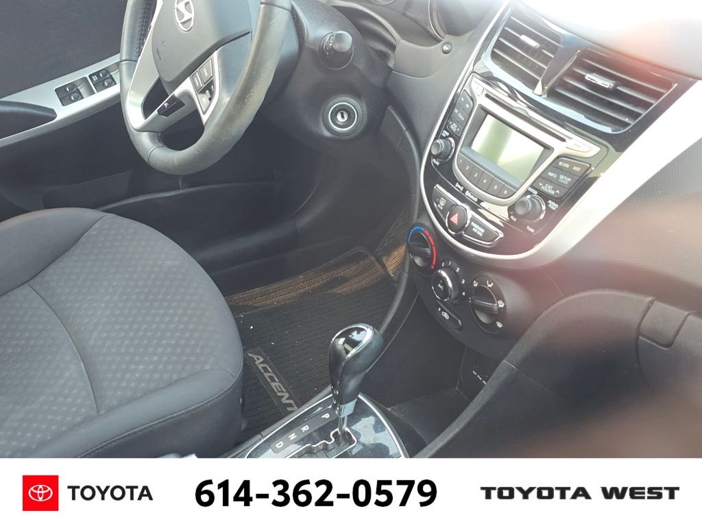 Used 2013 Silver Hyundai SE image 13
