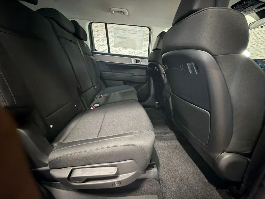 New 2027 Shimmering Silver Hyundai SE image 13