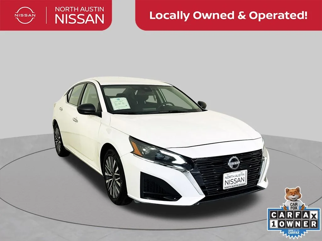 Used 2025 White Nissan 2.5 SV image 1