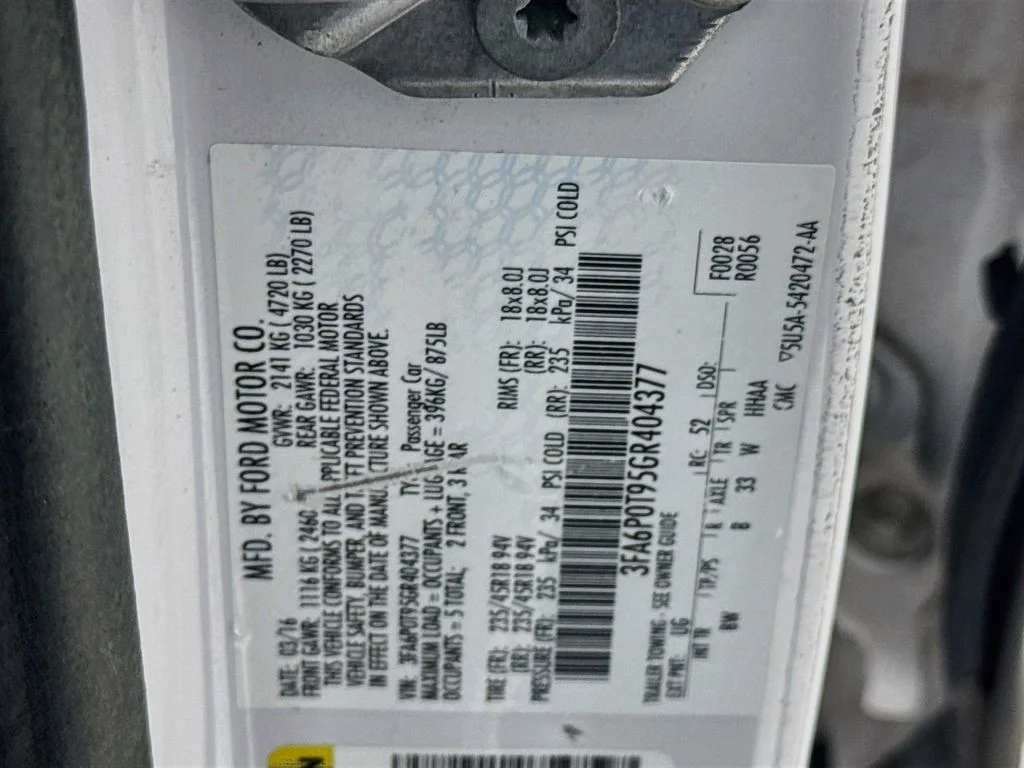 Used 2016 White Platinum Clearcoat Metallic Ford SE image 42