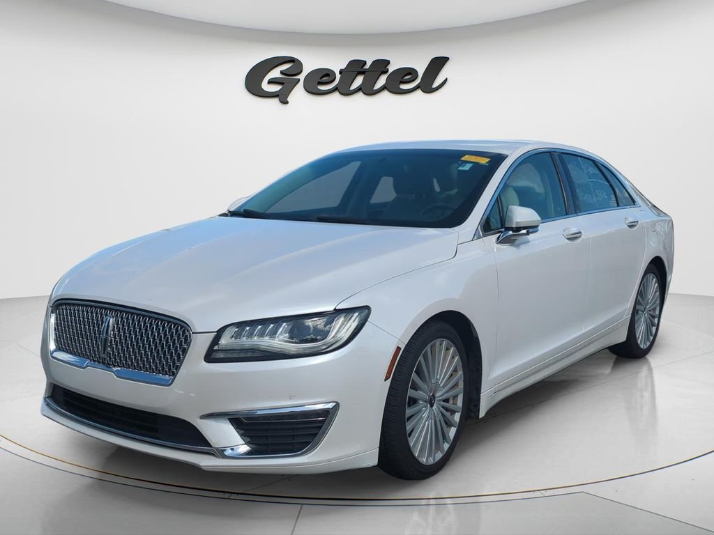 Used 2017 White Lincoln Reserve image 1