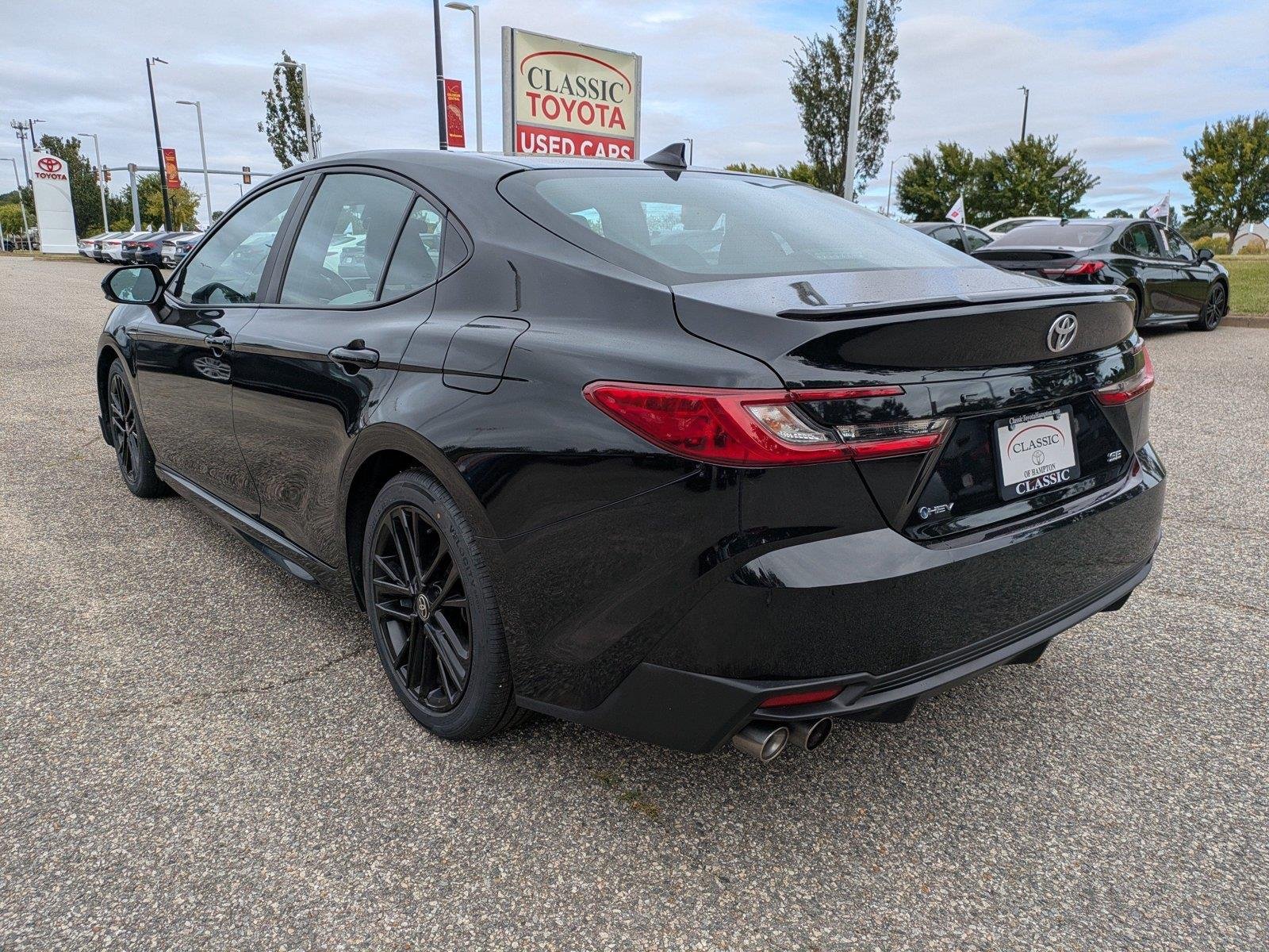 Certified Used 2025  Toyota SE image 6