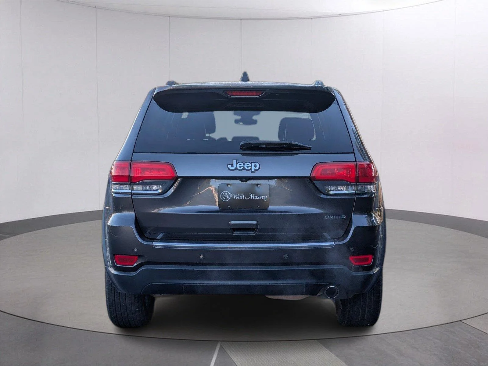 Used 2018 Granite Crystal Metallic Clearcoat Jeep Limited image 4