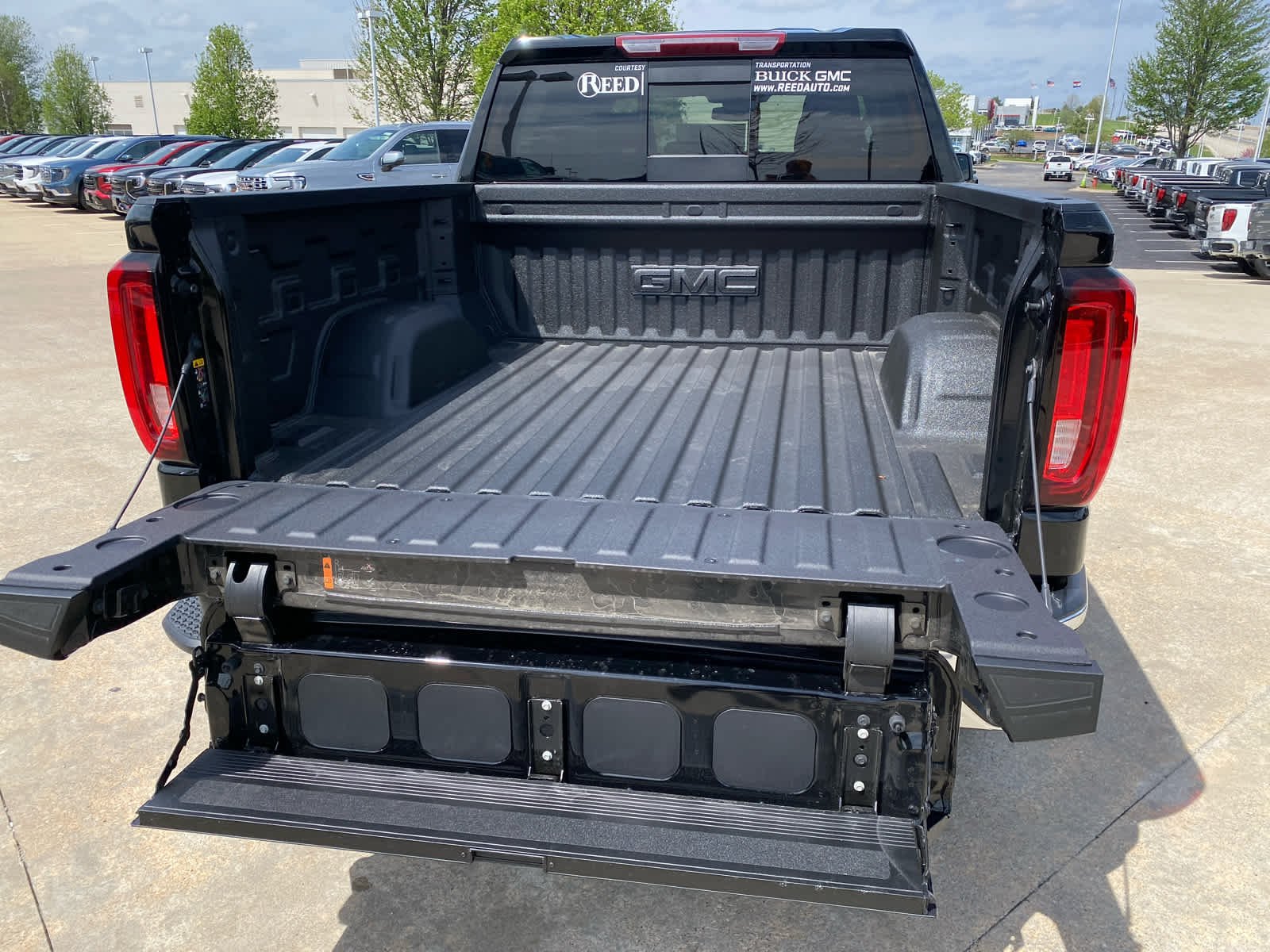 New 2026 Onyx Black GMC SLT image 32
