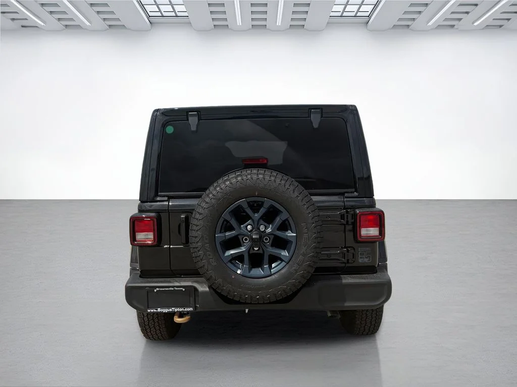 New 2026 Black Clear-Coat Exterior Paint Jeep  image 4