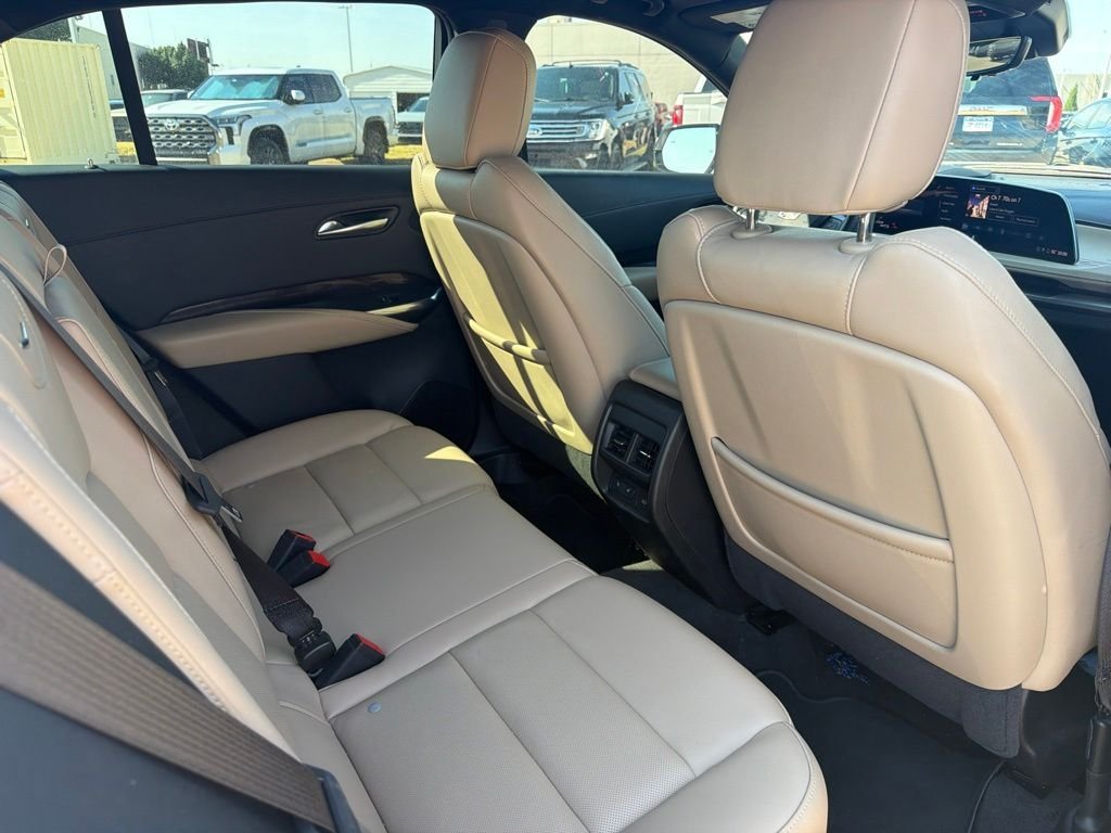 Used 2024 White Cadillac Premium Luxury image 9