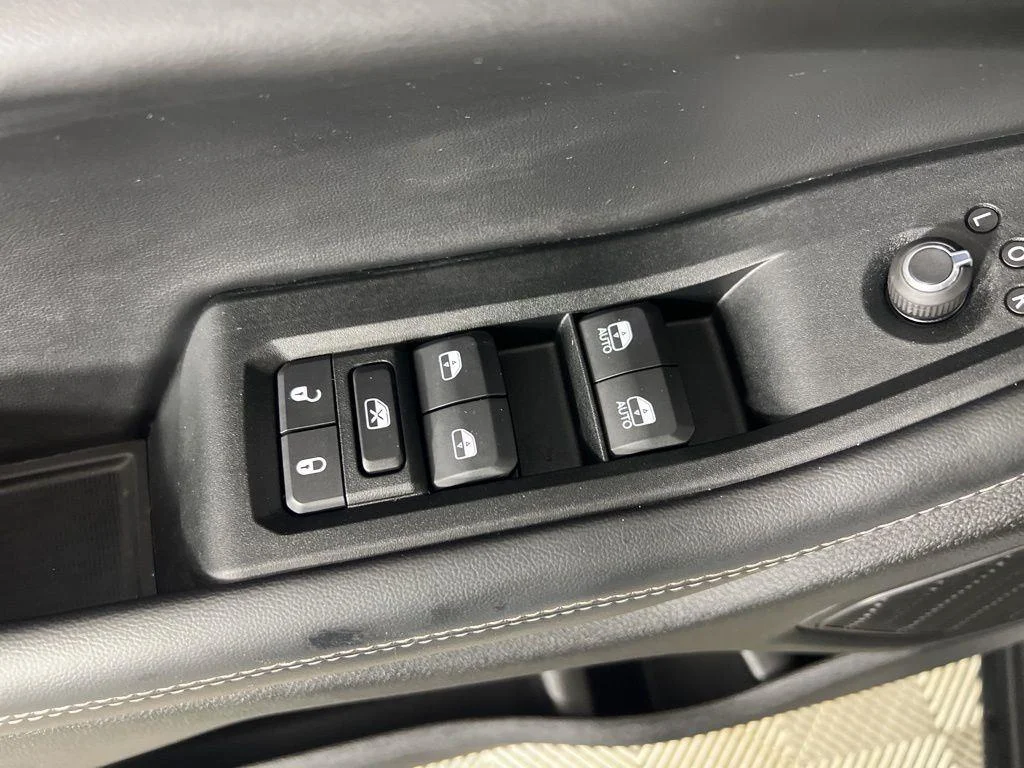 Used 2025 Silver Zynith Jeep Limited image 13