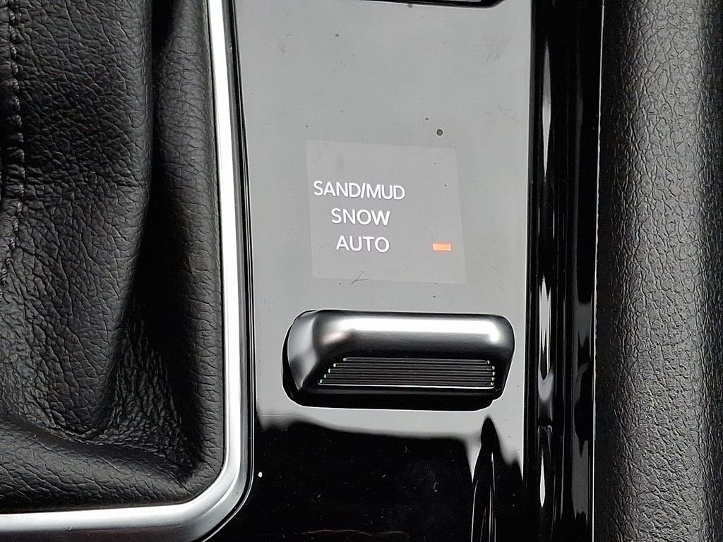 New 2026 Black Jeep Latitude image 17
