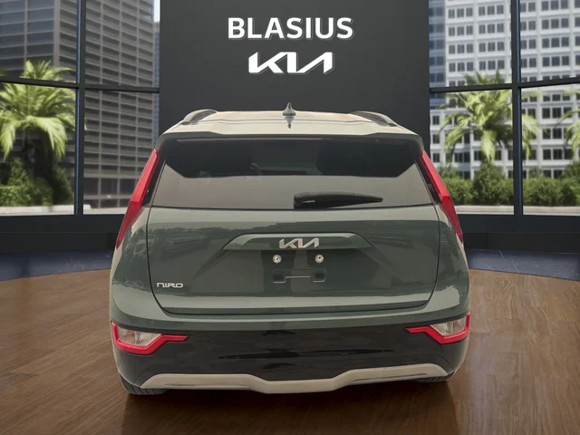 Used 2023 Green Kia Wind image 4