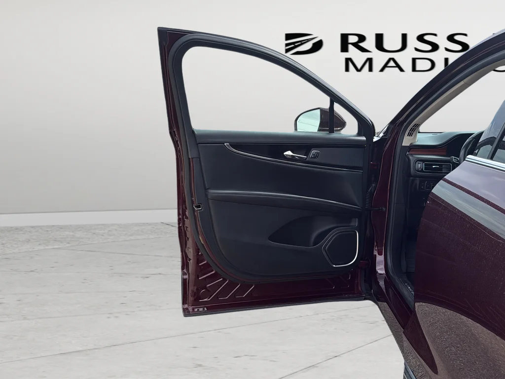 Used 2022 Red Lincoln Reserve image 33