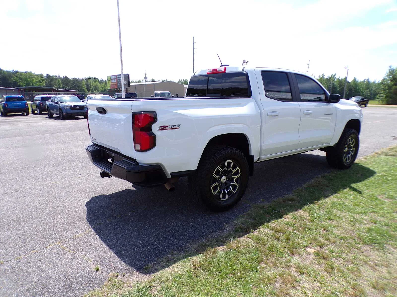 Used 2024 Summit White Chevrolet 4WD Z71 image 5