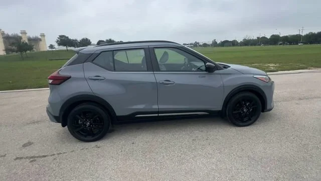Used 2023 Gray Nissan SR Xtronic CVT image 9