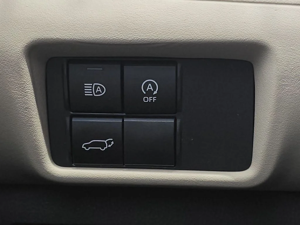 Used 2024  Toyota XLE image 21
