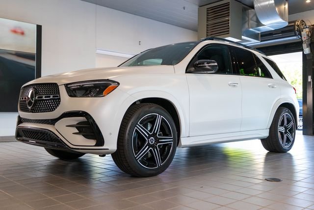 New 2026 MANUFAKTUR Moonlight White Magno Mercedes-Benz GLE 450 image 3