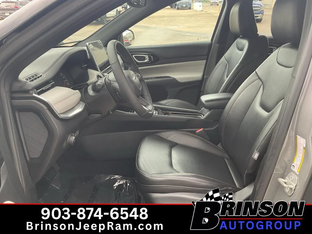 Used 2023 Grey Jeep Limited image 25