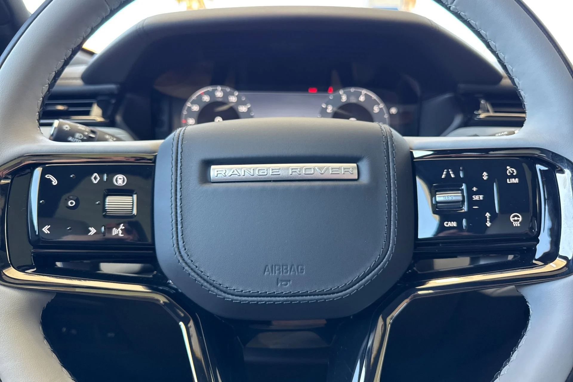 New 2026 Fuji White Land Rover Dynamic SE image 25