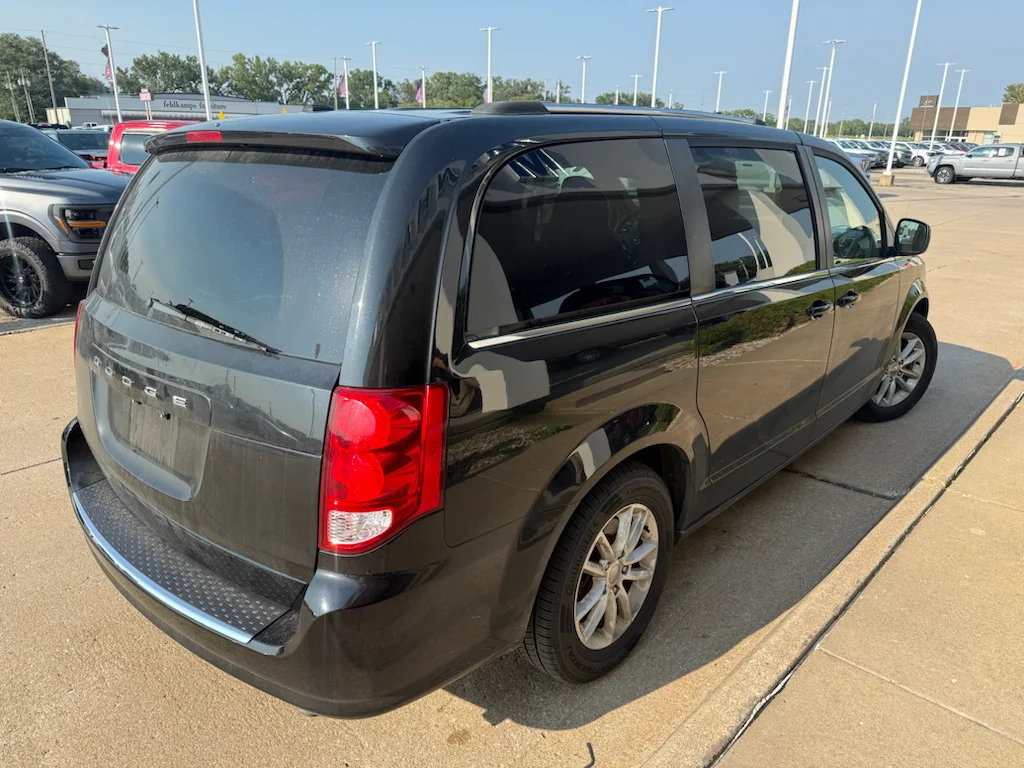 Used 2019 Black Onyx Crystal Pearlcoat Dodge SXT image 10