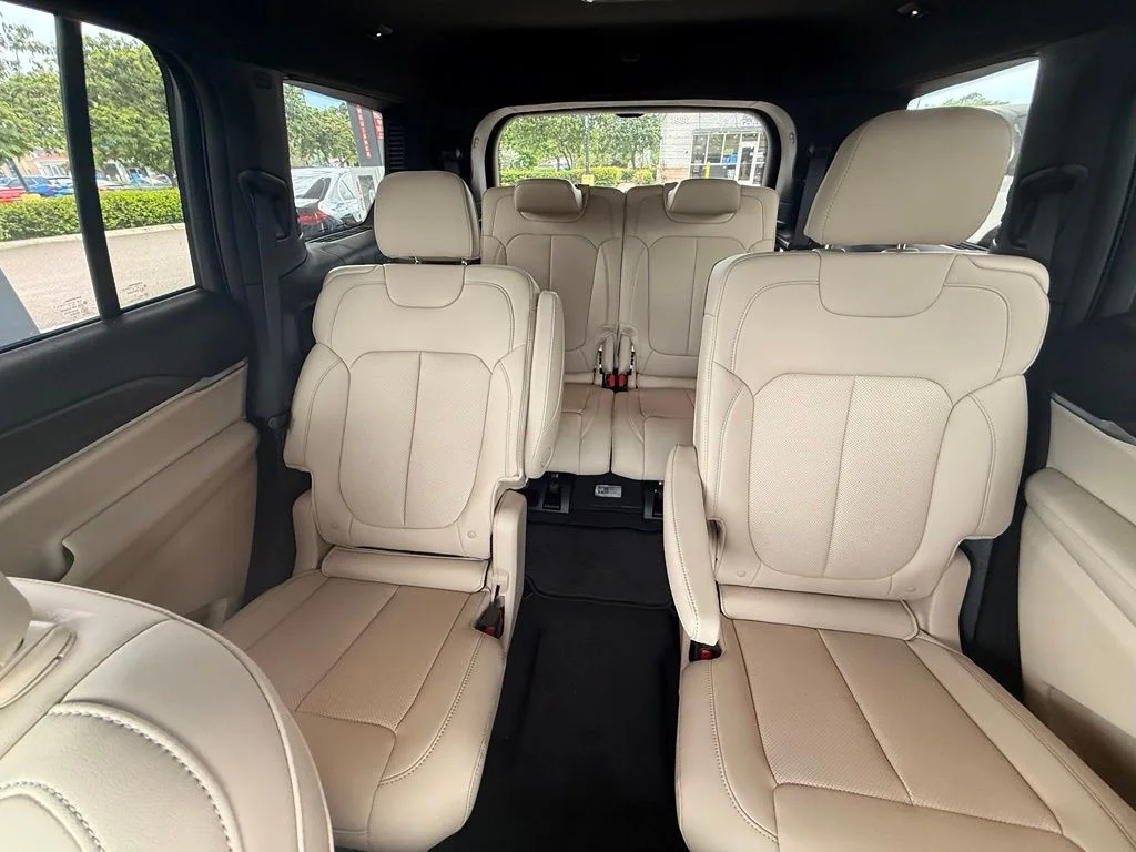 New 2026 Bright White Clear-Coat Exterior Paint Jeep Limited image 27
