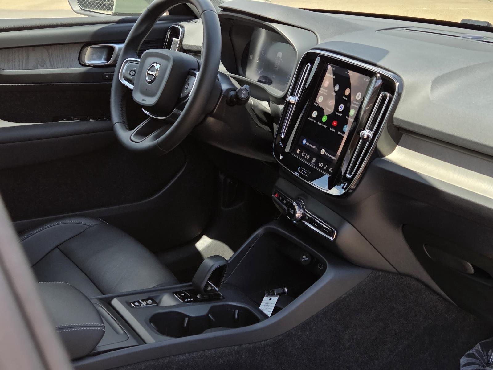 Used 2025 Sage Green Metallic Volvo Core Bright Theme image 40
