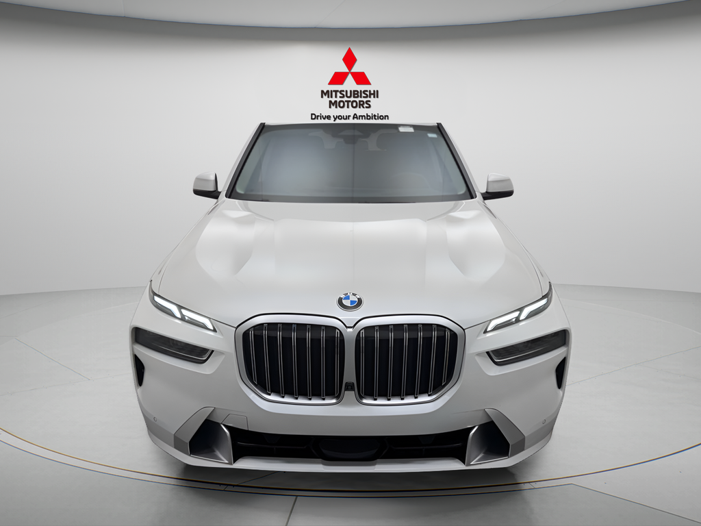 Used 2025 White Metallic BMW xDrive40i image 2