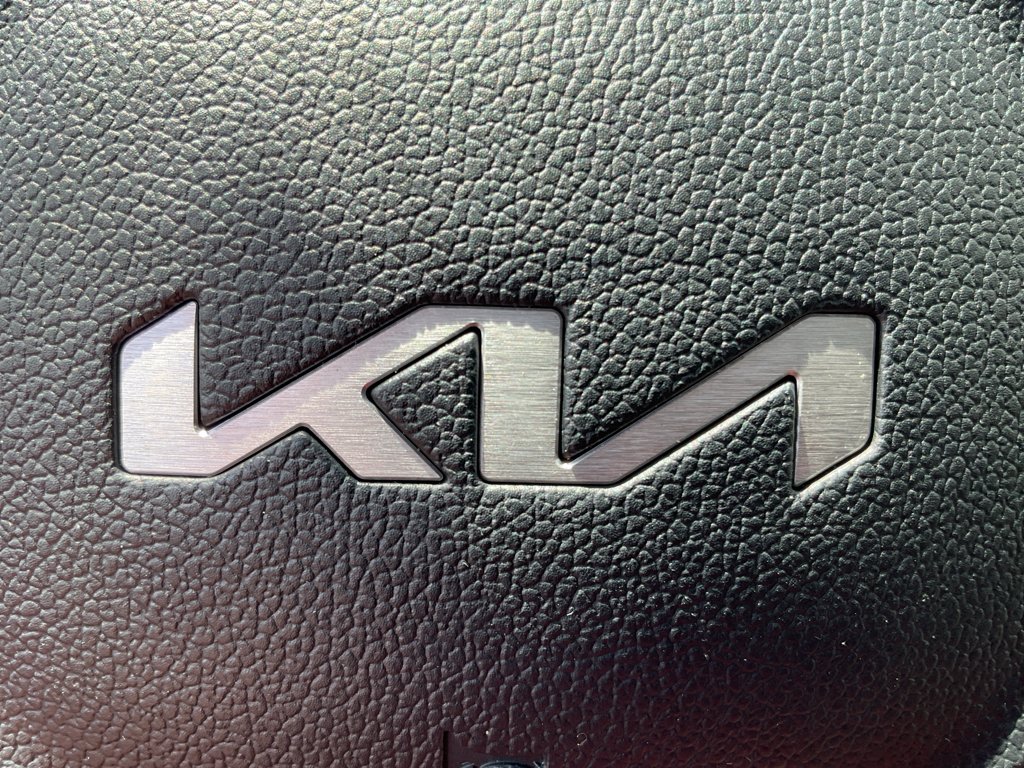 Used 2022 Runway Red Kia SX image 31
