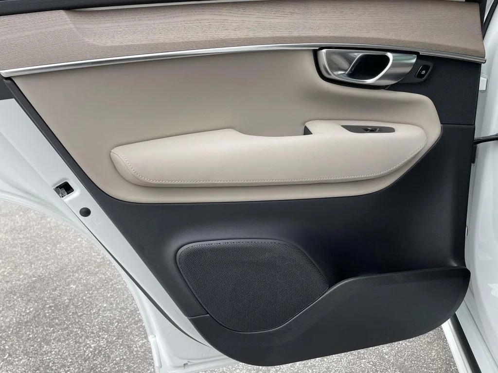 2026 Volvo XC90 Plus - Photo 3