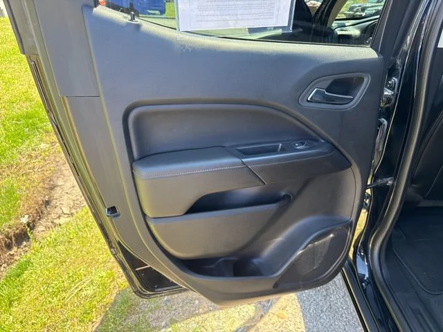 Used 2022 Black GMC AT4 w/Cloth image 20