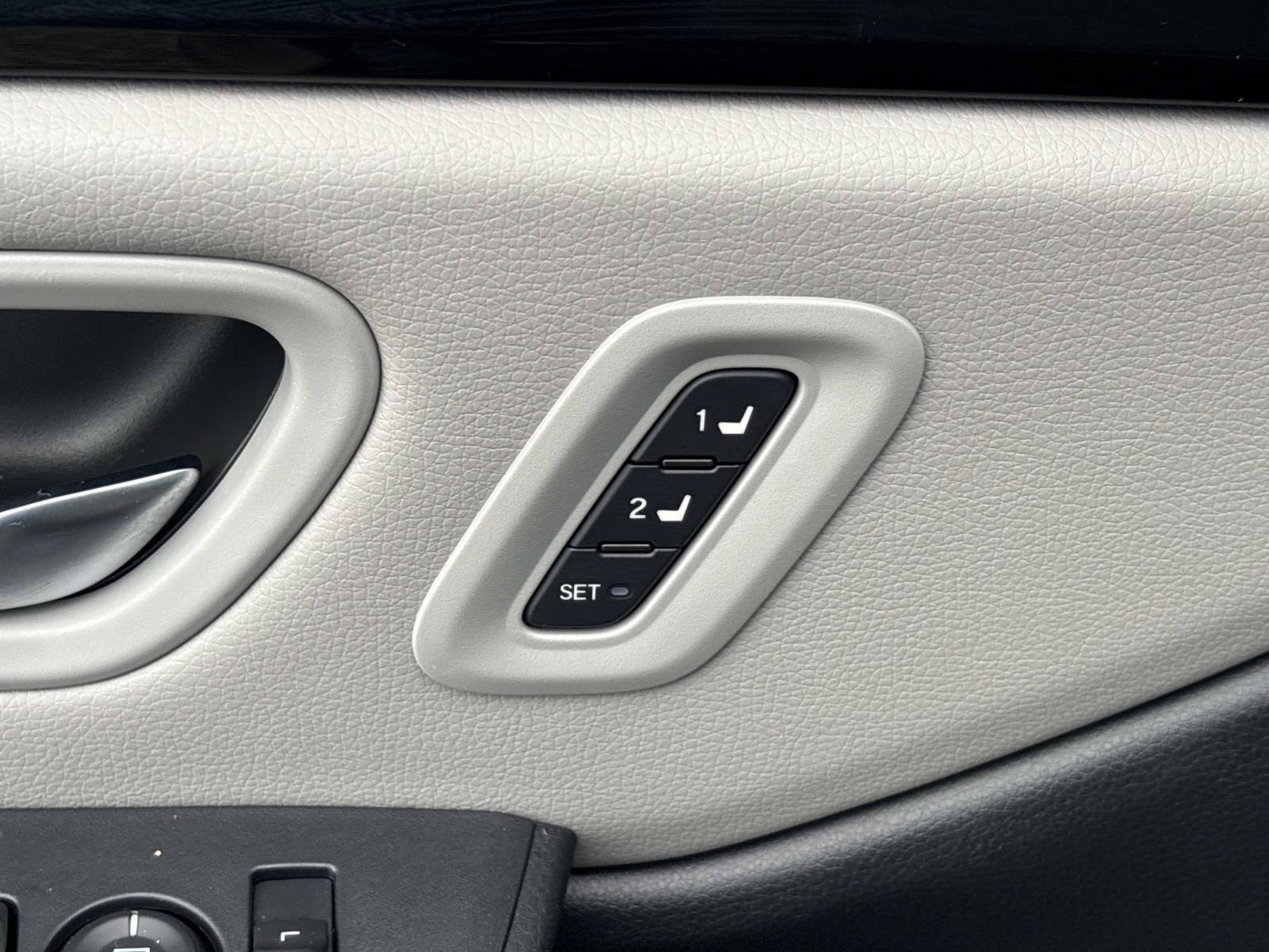 2023 Honda Pilot Touring - Photo 23