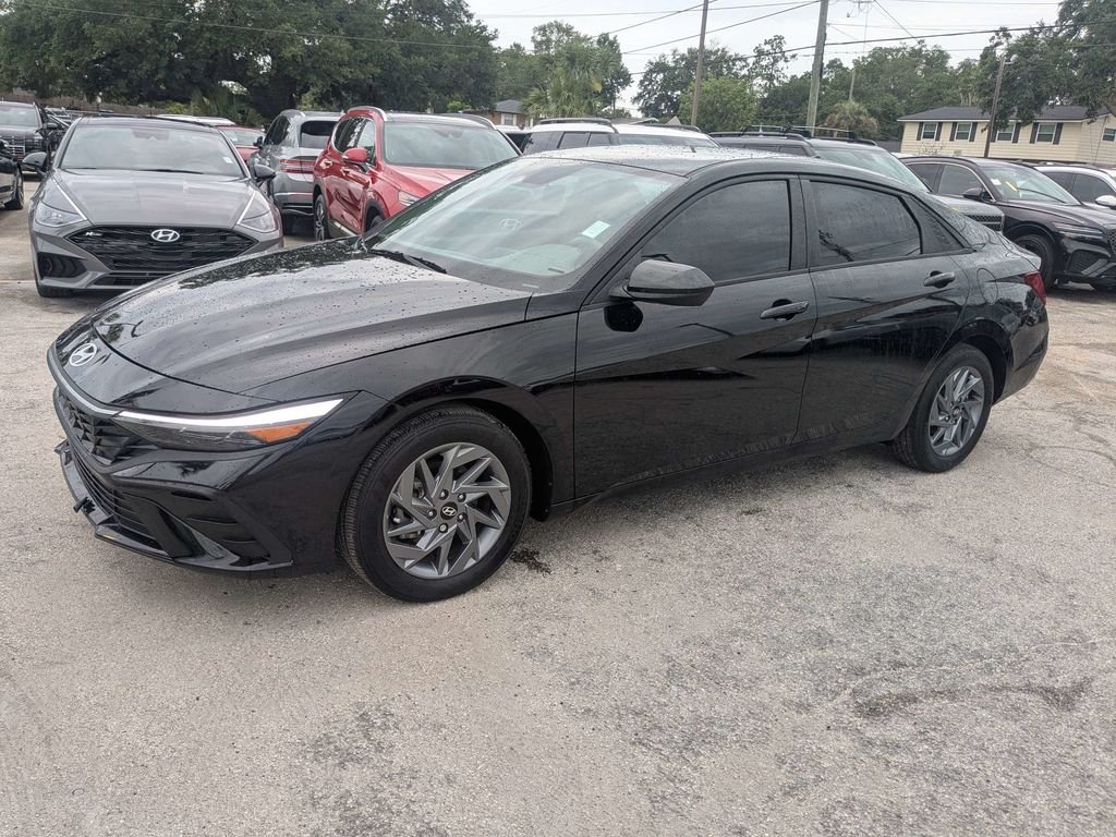 Used 2024 Black Hyundai SEL image 8