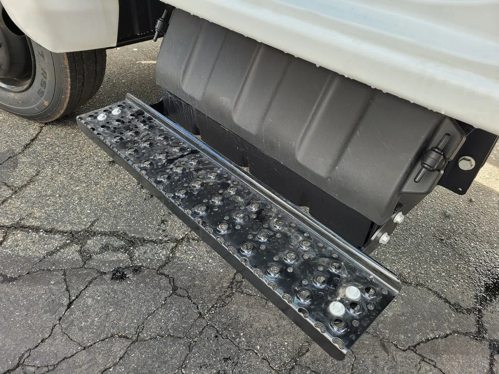 New 2023 Summit White Chevrolet LT image 7