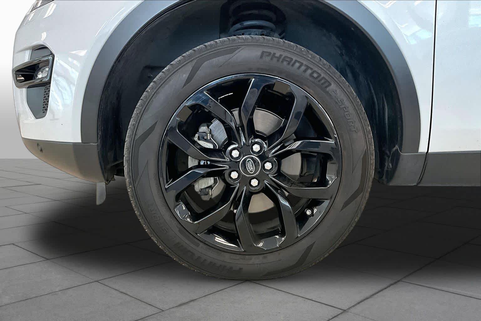 Used 2017 Fuji White Land Rover HSE image 10