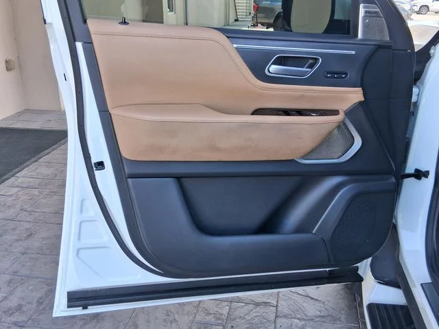 Used 2025 White INFINITI SENSORY image 17
