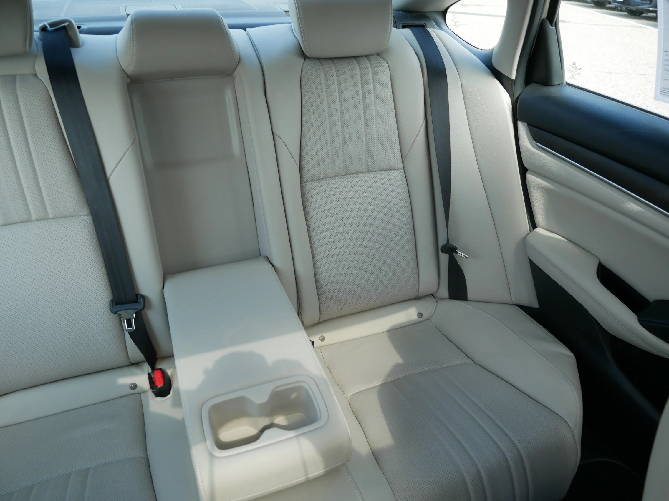 Used 2019 Champagne Frost Pearl Honda EX-L 1.5T image 14