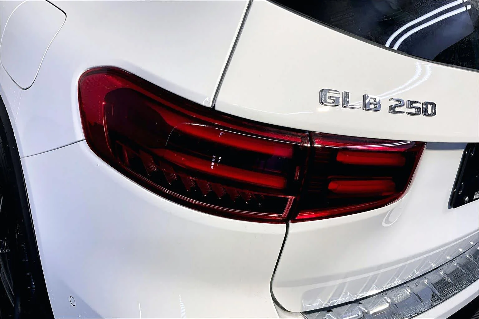 New 2026 Polar White Mercedes-Benz GLB 250 image 5