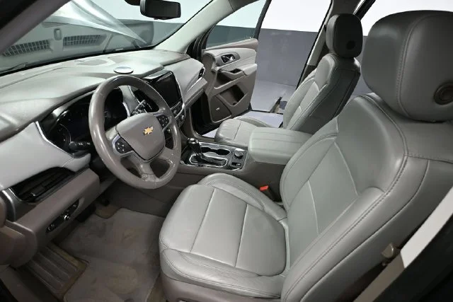Used 2018 Gray Chevrolet 3LT image 17
