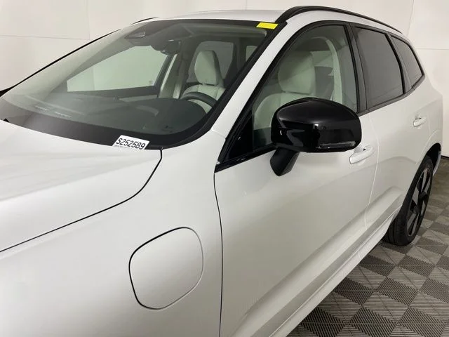Certified Used 2025 Crystal White Volvo Plus image 24