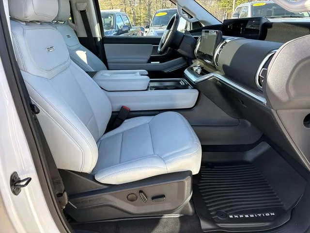 Used 2025 White Ford Platinum image 19