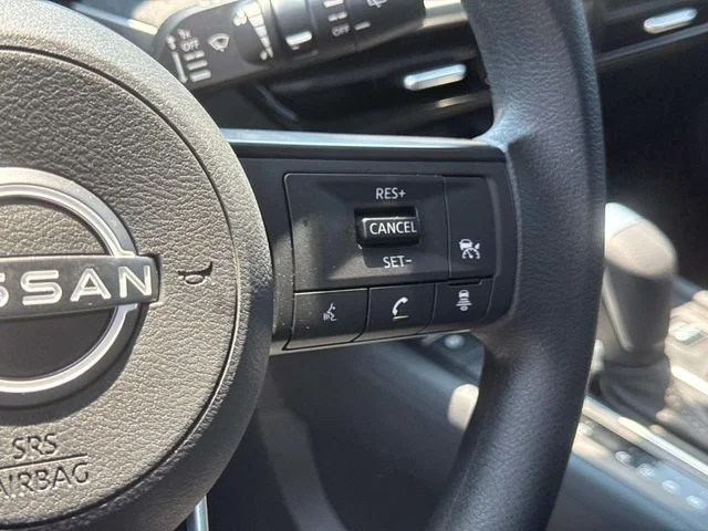Used 2025 White Nissan SV image 27