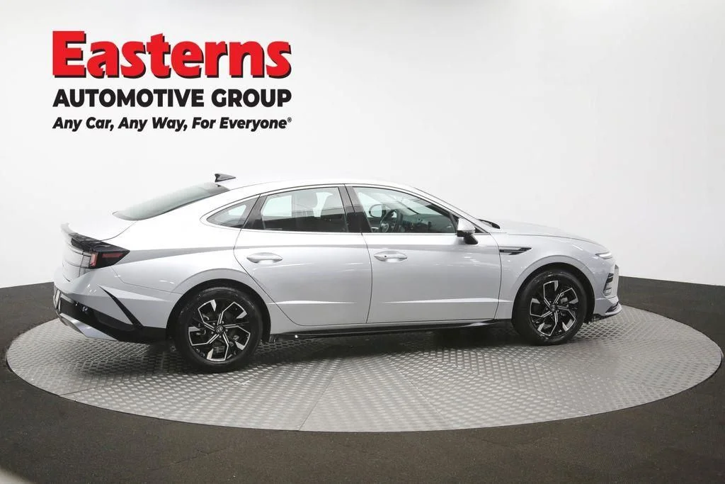 Used 2025 Silver Hyundai SEL image 46