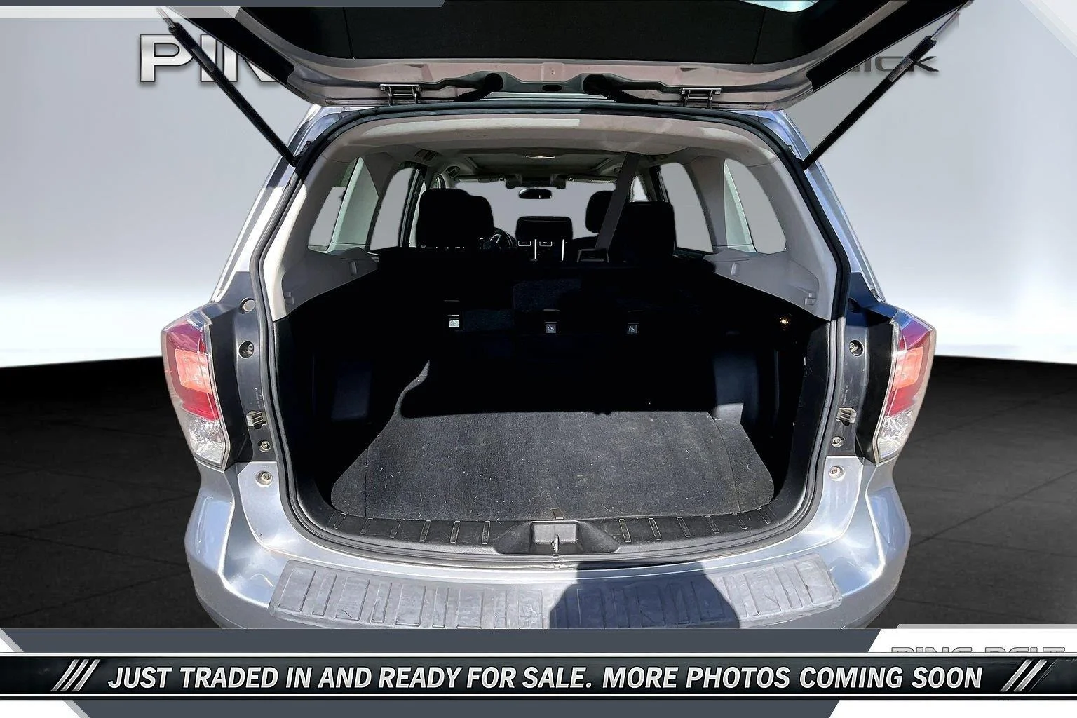 Used 2018 Ice Silver Metallic Subaru Premium image 21