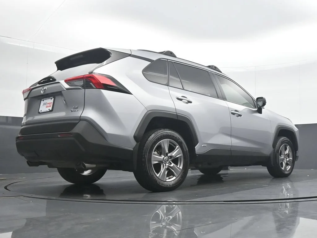 Used 2025 Silver Toyota LE image 30