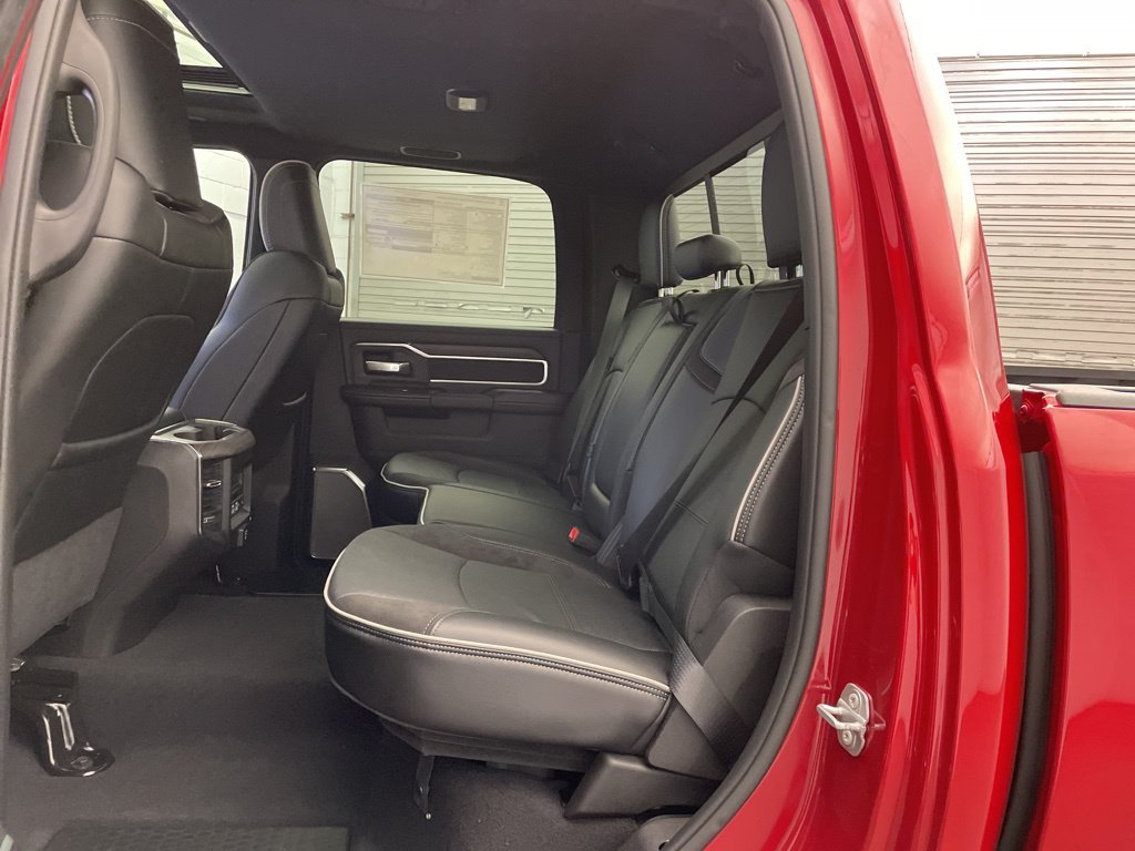 New 2026 Molten Red Pearl-Coat Exterior Paint RAM Laramie SRW image 22
