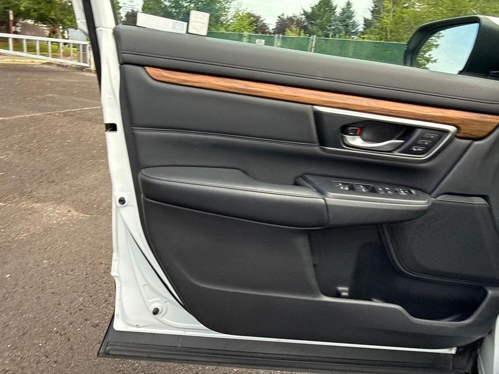 Used 2019 Platinum White Pearl Honda Touring image 18